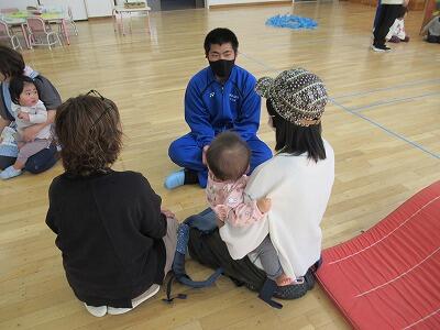 赤ちゃんふれあい体験学習１