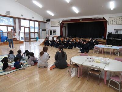 赤ちゃんふれあい体験①