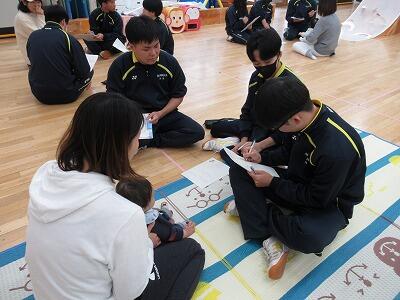 赤ちゃんふれあい体験④